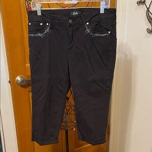 🔱🔱🔱BOGOHO 🔱🔱🔱Embellished Black Capris-14p